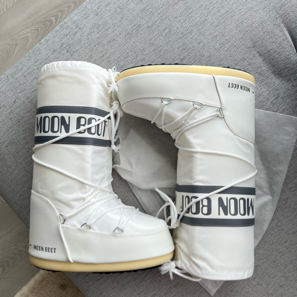 Moon Boot Women's White and Black Winter Boots
